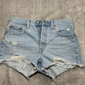 Levi’s Women’s 501 Red‎ Tab Light Wash Button Fly Shorts Cut Off Size 31